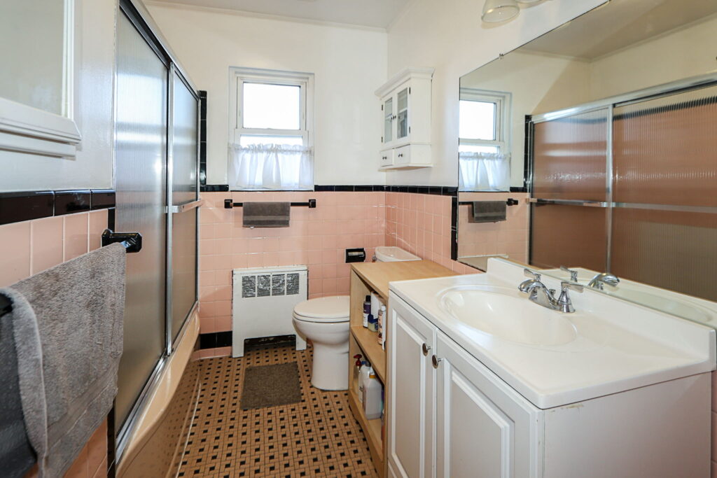 20-web-or-mls-828 E Meadow Ave, East Meadow 19 20-web-or-mls-828 E Meadow Ave, East Meadow 19